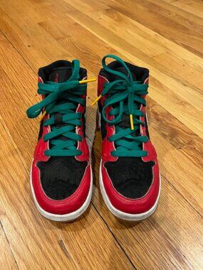 Air Jordan 1 Mid SE 'Christmas 2022' Edition - Kids Size 4Y